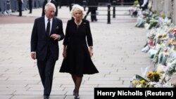 Карл III и его супруга, королева-консорт Камилла
