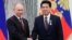 Владимир Путин и тогдашний посол Китая в России Ли Хуэй, награжденный российским орденом Дружбы. Москва, 2019 год