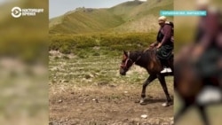 "Девушка с рюкзаком": кыргызстанка Асель доставляет еду туристам верхом на лошади на труднодоступное озеро Кель-Суу 