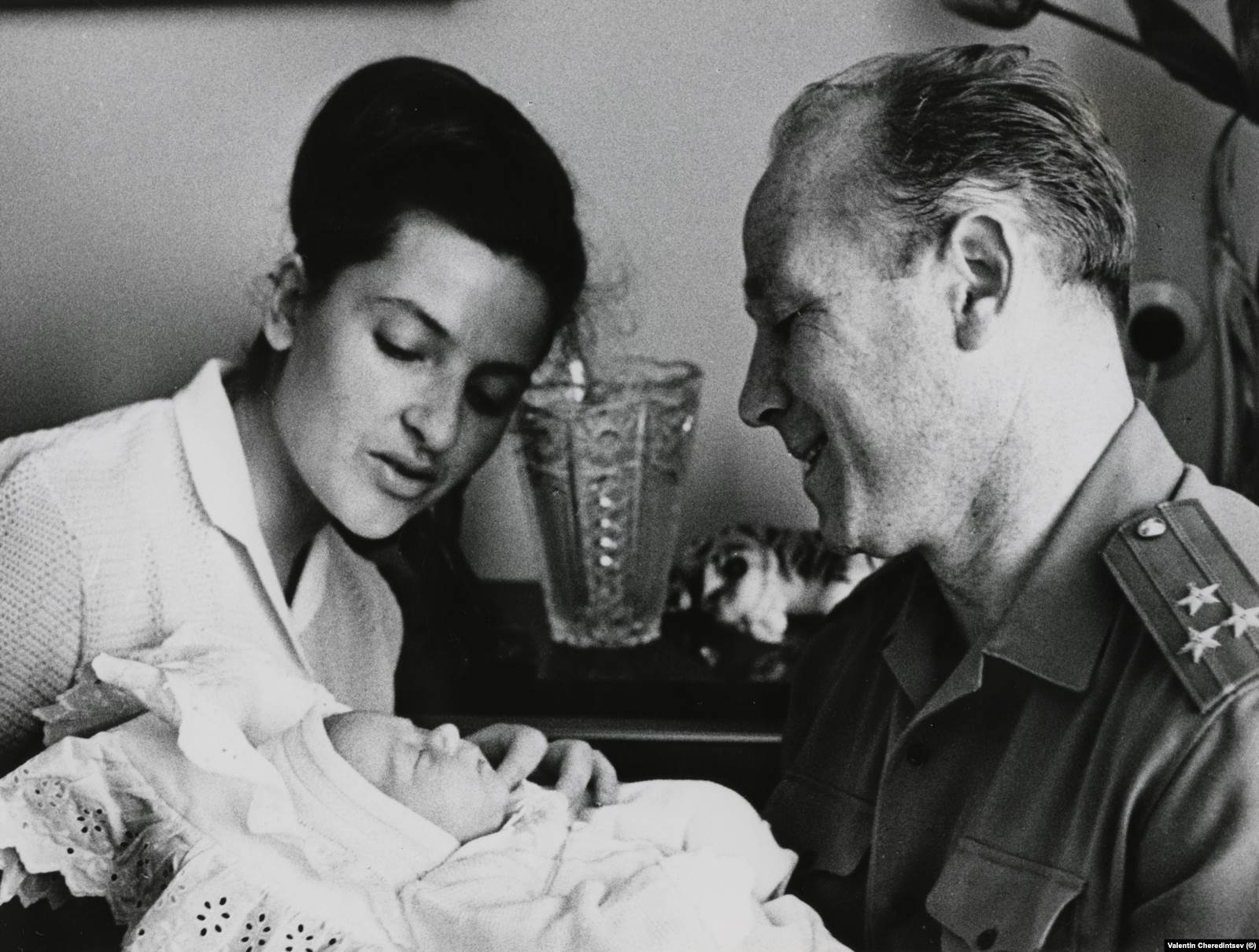 Алексей Леонов с женой Светланой Павловной и дочерью Оксаной, 1967 год. Леонов – первый человек, вышедший в открытый космос. Фото: Валентин Черединцев, ТАСС. Предоставлено Музеем космонавтики в Москве