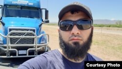 37-летнего Тимура Кишукова – уроженца Кабардино-Балкарии с гражданством США – в ноябре прошлого года во время визита домой задержали сотрудники ФСБ, после отказа на предложение о "совместной работе" Кишуков стал обвиняемым по делу о терроризме