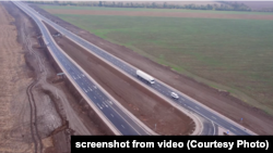 Открытие оккупационными властями части трассы от Мариуполя до Ростова-на-Дону - первые 10 километров (скриншот видео)