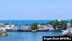 Ракетные катера проекта 1241 "Молния" в Карантинной бухте Севастополя. Аннексированный Крым, июль 2022 года