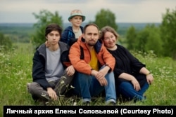 Елена Соловьева с семьей в Сыктывкаре, 2021 год. Фото из личного архива журналистки
