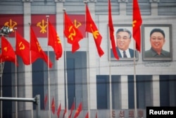 Портреты Ким Ир Сена и Ким Чен Ира в Пхеньяне, 6 мая 2016