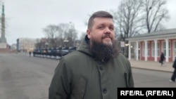 Дмитрий Саввин, русский националист, эмигрировавший в Латвию. Соучредитель АРЭМ – латвийской "Ассоциации развития русского гражданского общества и поддержки российских эмигрантов"