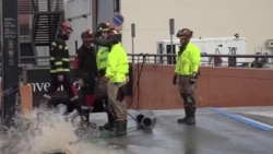 "Только я вывез машину с общественной парковки – накатила волна". Жители Валенсии вспоминают, как в их город пришло наводнение