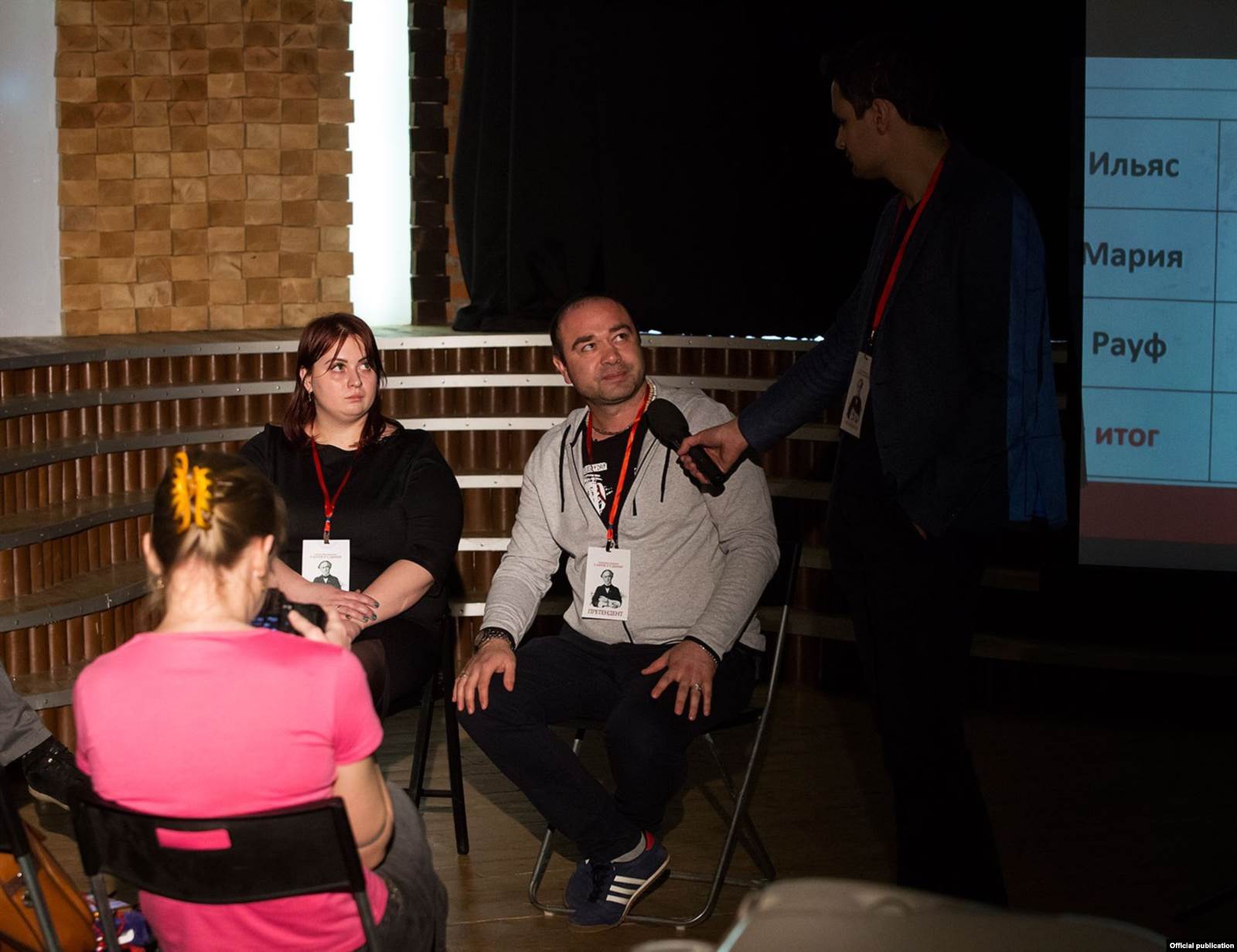 Рауф Джафаров (в центре) на испытаниях премии имени Гарри Гудини. Фото: премия имени Гарри Гудини