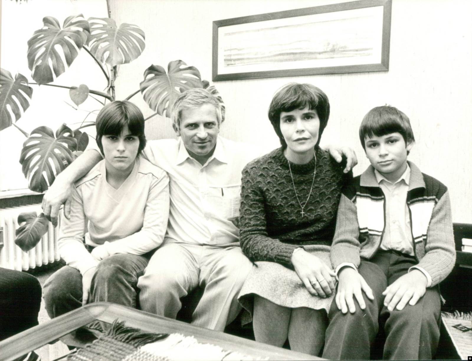 Роберт Гутыра с женой и детьми после побега из Чехословакии. 1983 год. Фото: газета Kurier