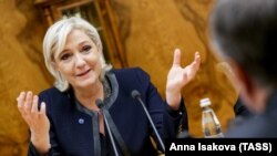 Марин Ле Пен на встрече с Вячеславом Володиным, Москва, 24 марта 2017