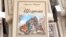 По всему Таджикистану людям бесплатно раздают книгу "Шахнаме" Фирдоуси: кто это делает и зачем? 