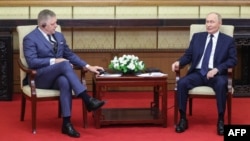 Владимир Путин и Роберт Фицо на встрече в Пекине 2 сентября 2025 года