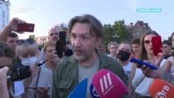 Сергей Шнуров в Хабаровске: поддержал протесты и поговорил с горожанами