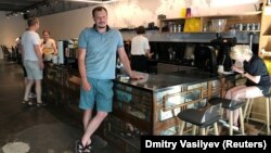 Александр Коновалов в своем кафе в Санкт-Петербурге в июне 2020 года. Фото: Reuters