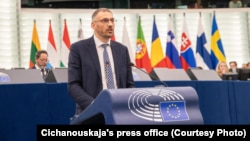 Сергей Тихановский выступает в Европарламенте в Страсбурге после освобождения